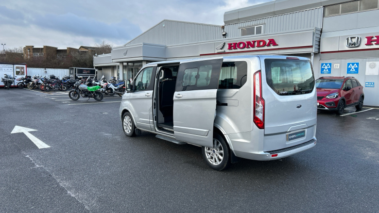 Ford Tourneo Custom Transit Custom Tourneo L2 Diesel Fwd 2.0 EcoBlue 150ps Low Roof 8 Seater Titanium